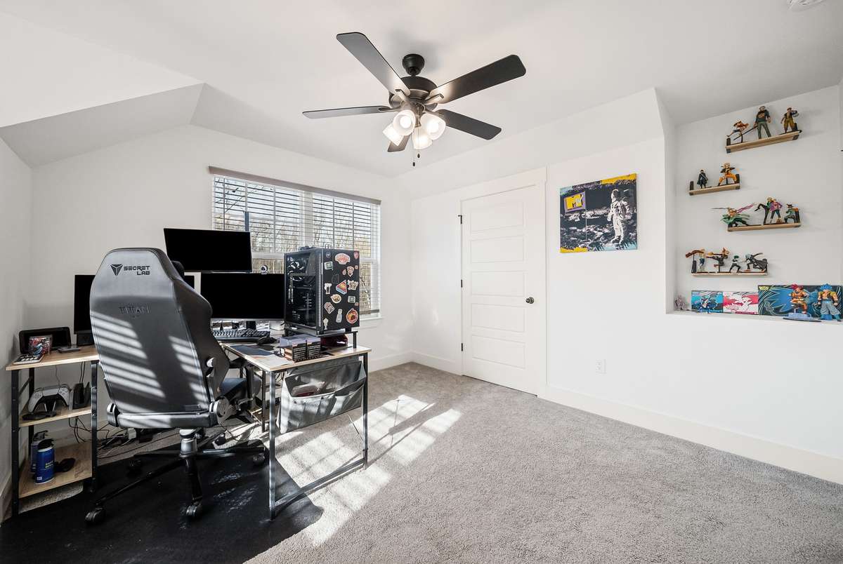 Second bedroom or great office space