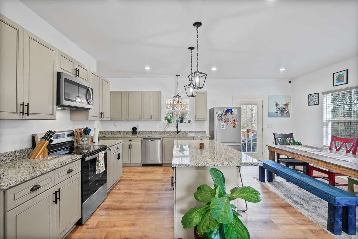 Large island with space for cooking and entertaining