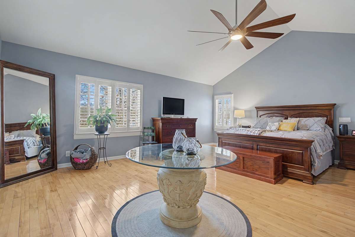 Master suite with plenty of room for sitting area.