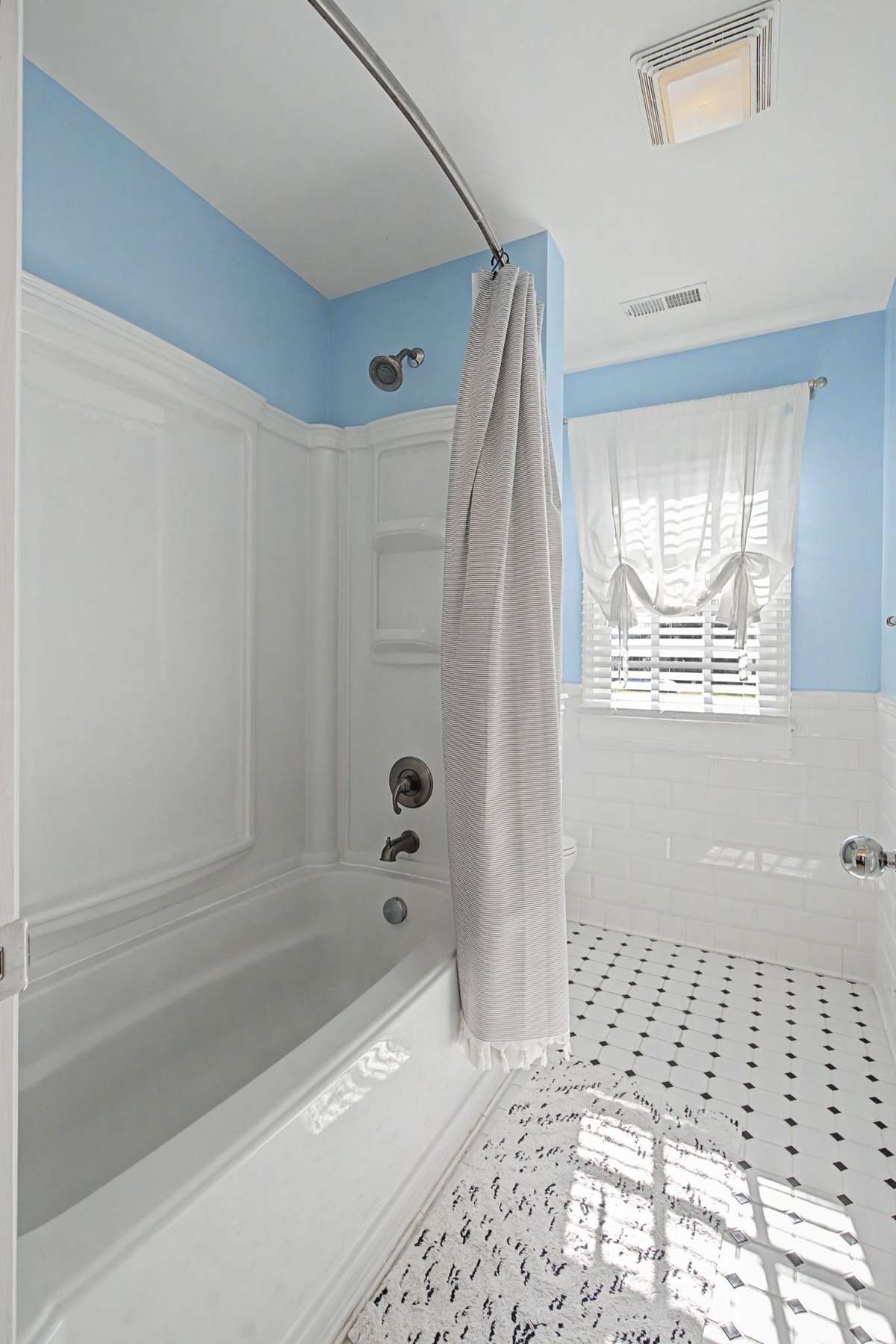 Shower in Jack and Jill bath