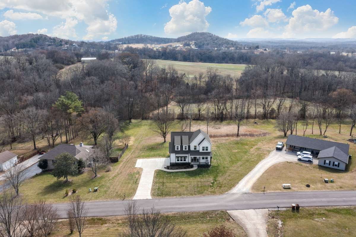 An aerial view of the home and the 2.24 acres!