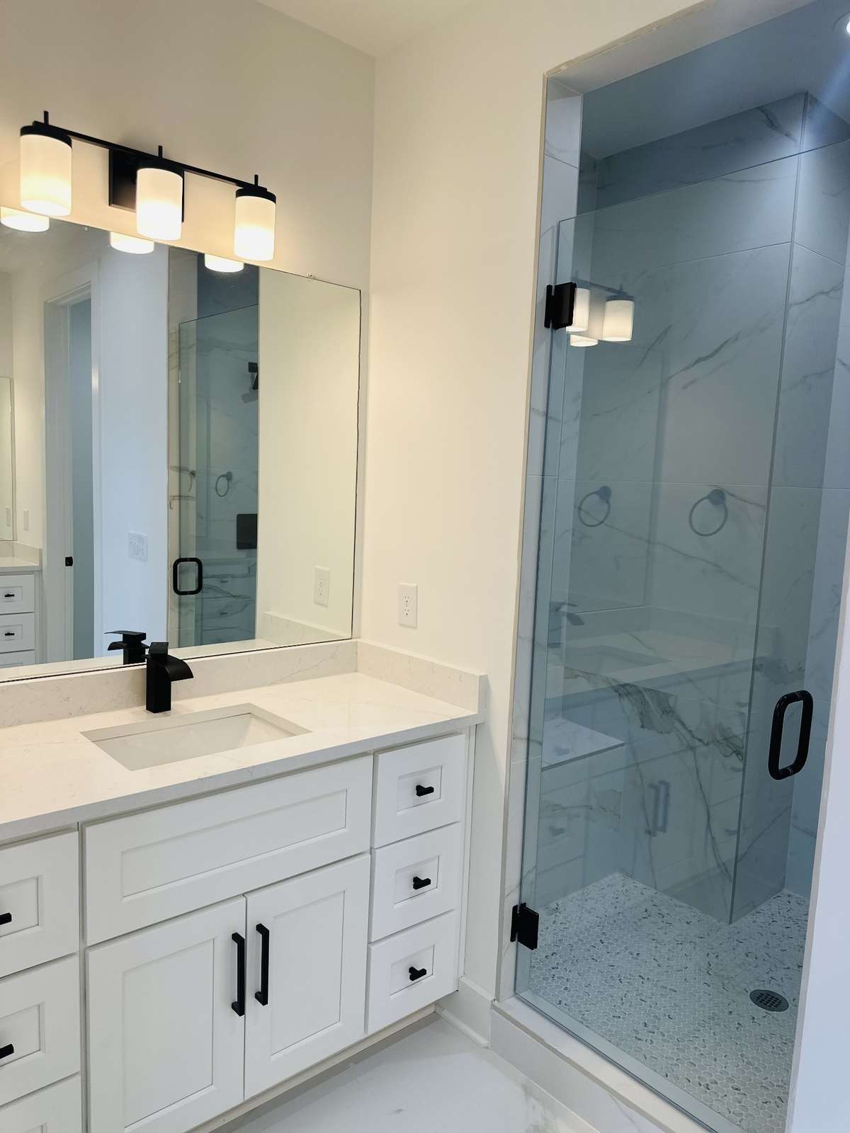 Primary bedroom bathroom