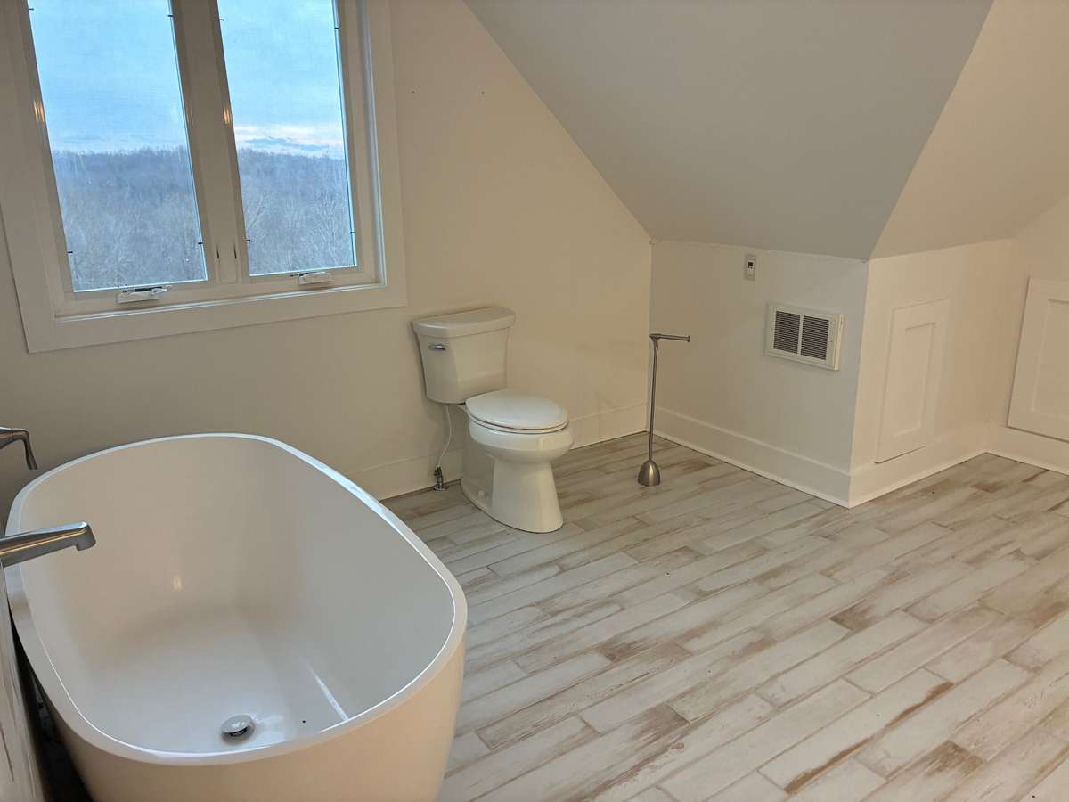 Master Bath with soaking tub