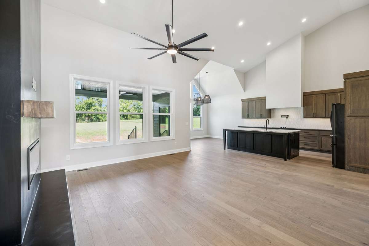 Photos of real pics of a home that was built in Bell Buckle,  buyers will have the option to make their interior and exterior selections.