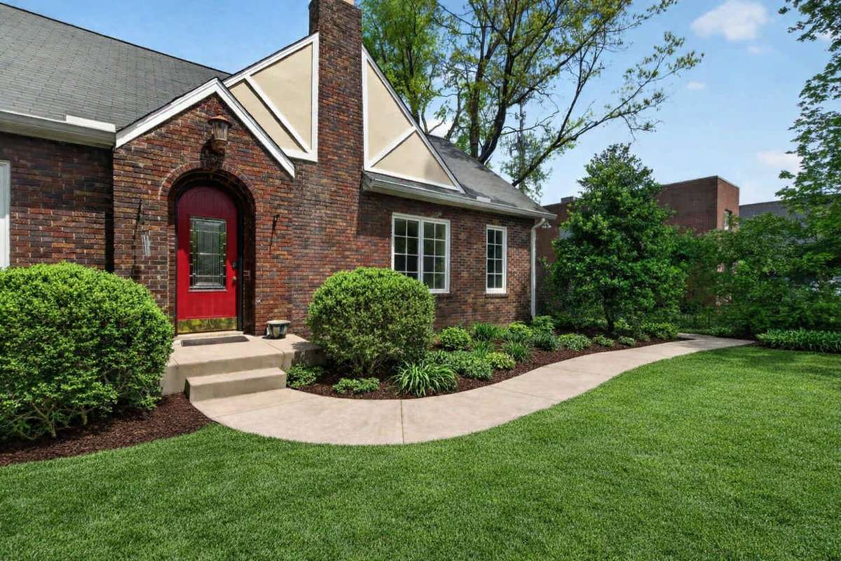 Virtually landscaped lawn