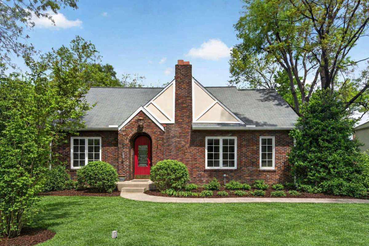 Virtually landscaped lawn