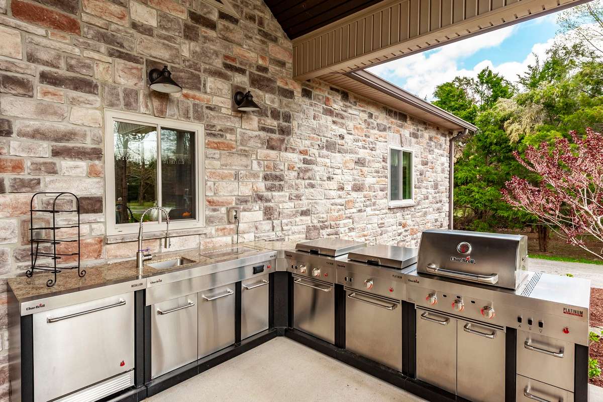 And did you notice this outdoor kitchen??