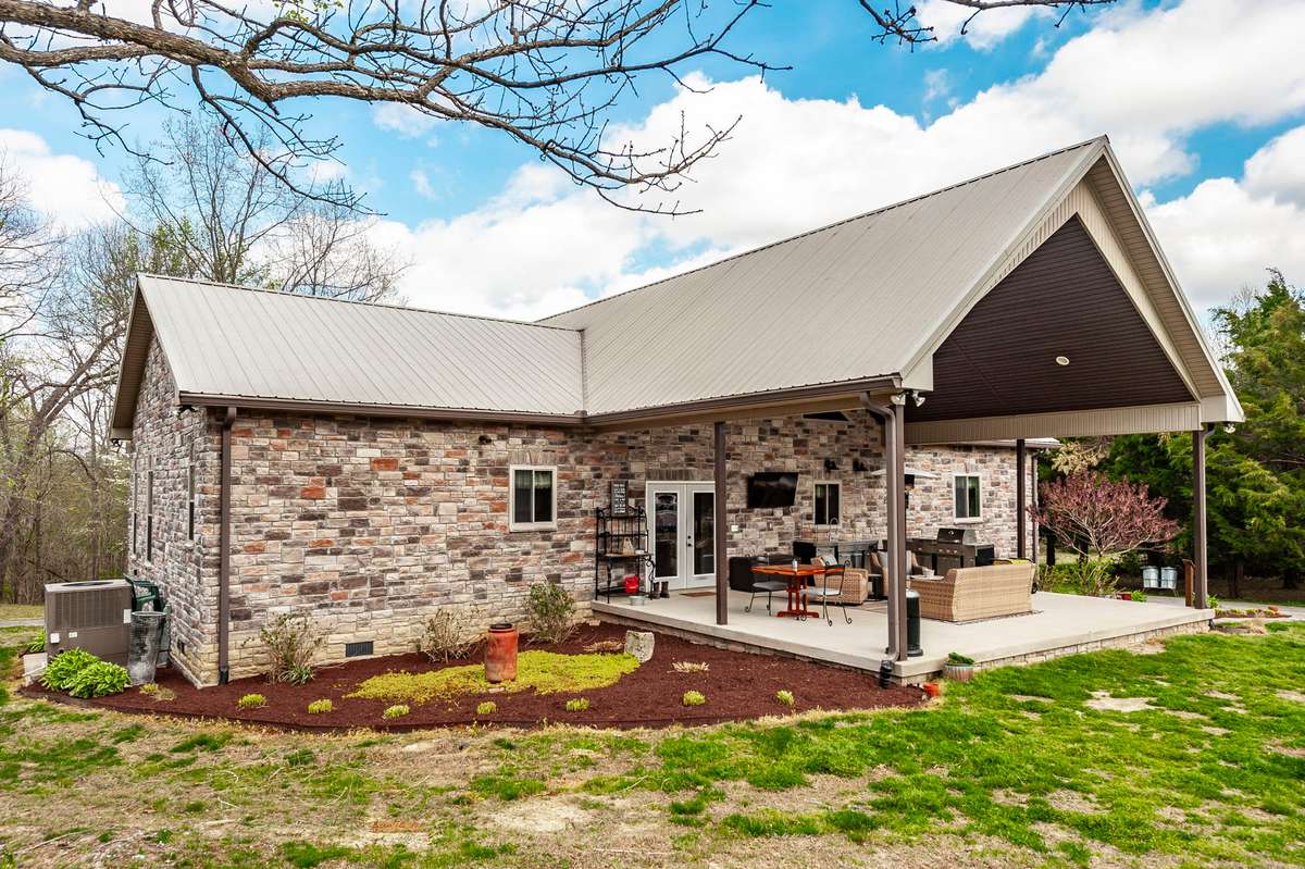 It's hard to be inside when your outdoor space is this fabulous!