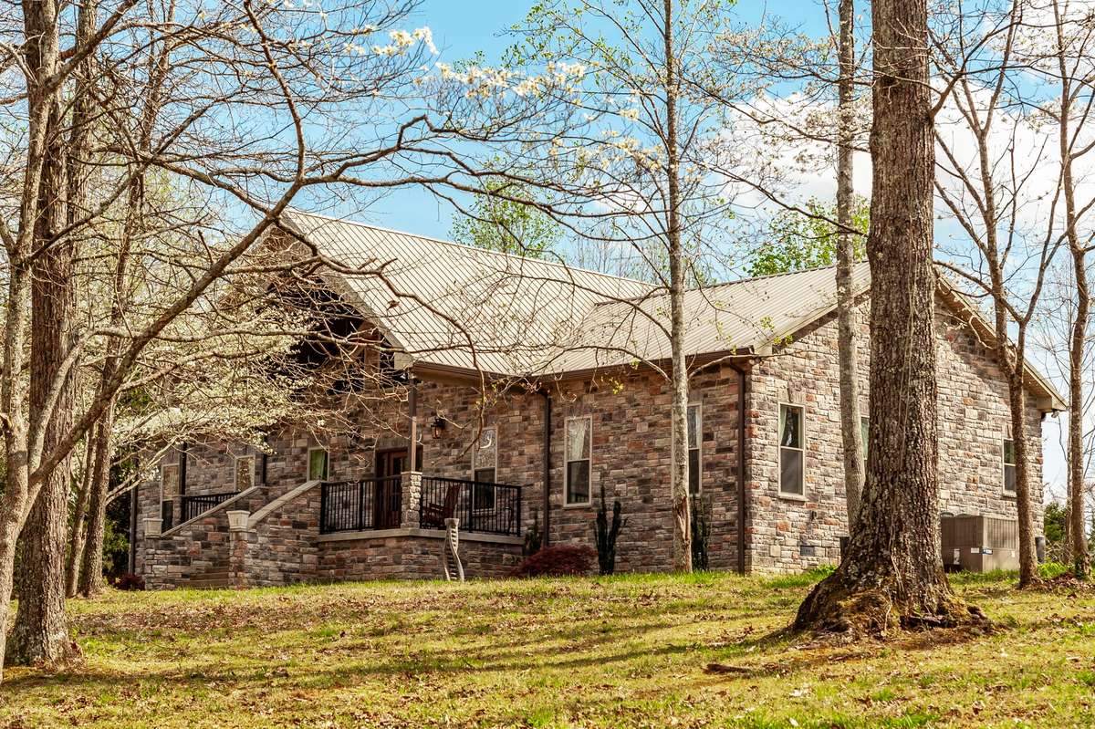 This is the gem that you've been dreaming of!   Come on HOME!