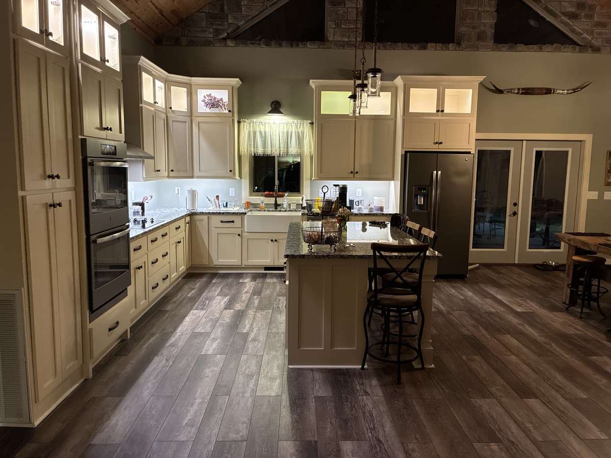 And even in the evening, your kitchen twinkles....