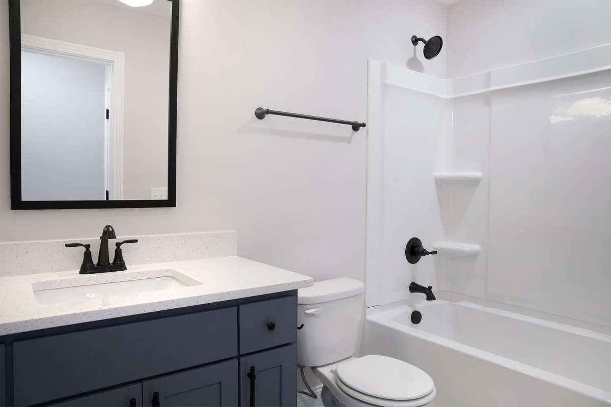 Upstairs full bathroom.