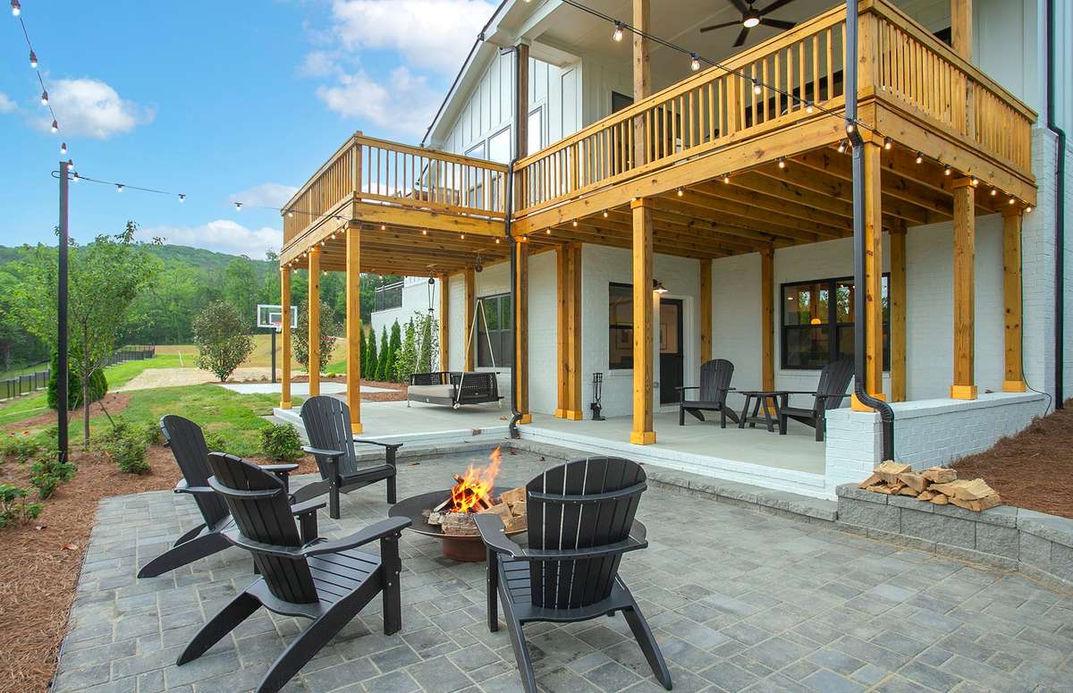 Pictures are of the Foxmoor model home. All pictures shown to emphasize the builder quality and finishes available.