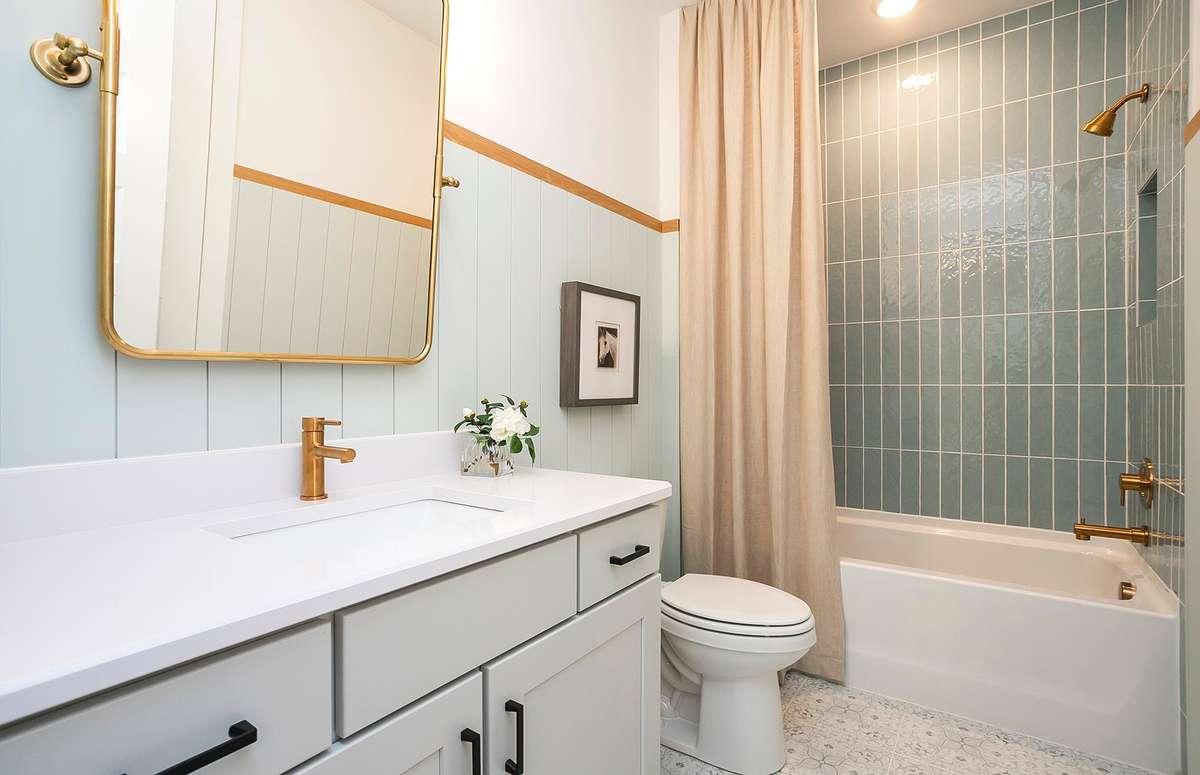 Pictures are of the Foxmoor model home. All pictures shown to emphasize the builder quality and finishes available.