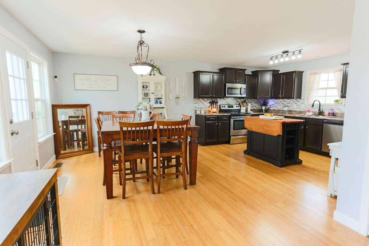 Kitchen & Dining area