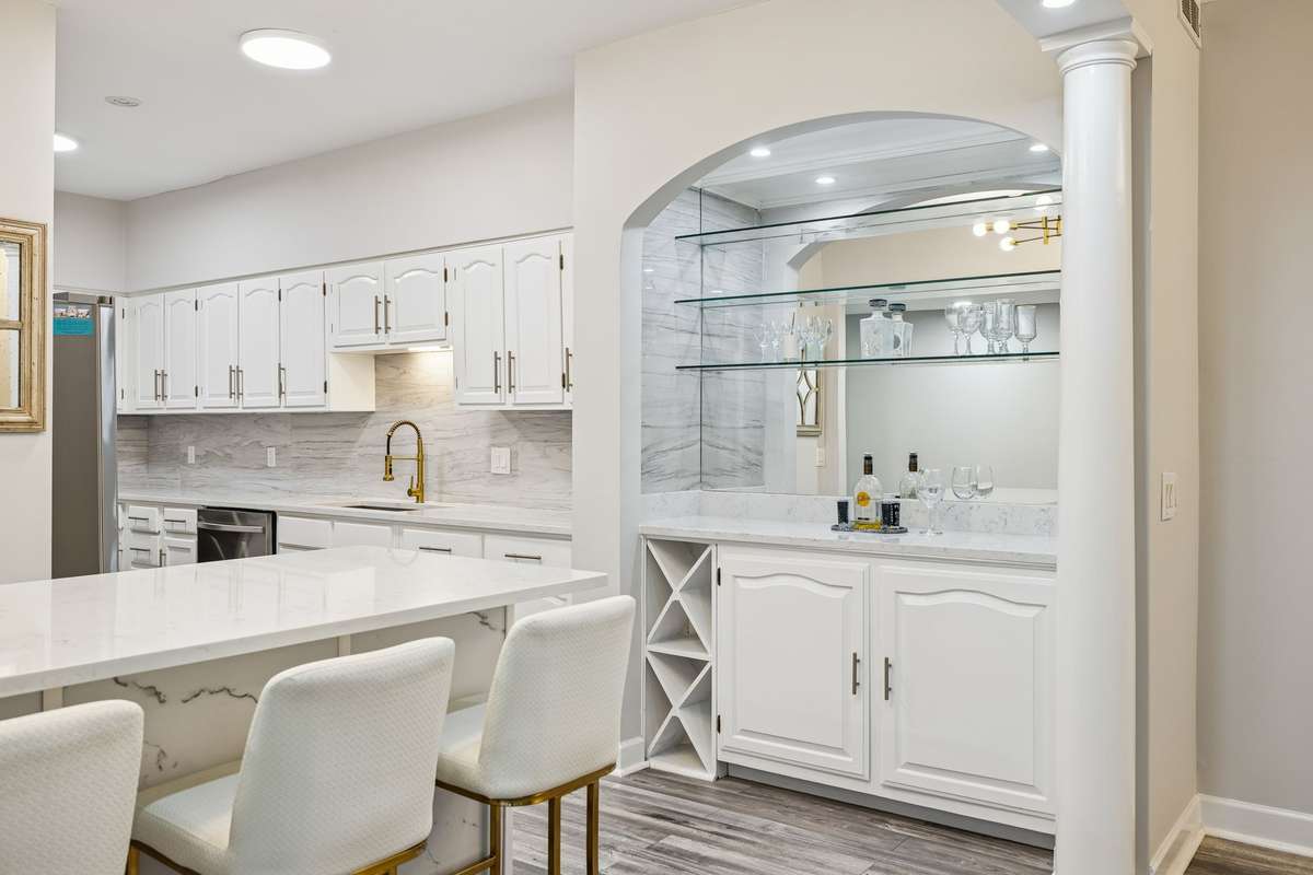 Built-in Bar Area. Perfect for Entertaining!