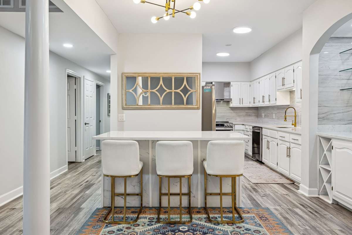 Open Layout with Island and Bar