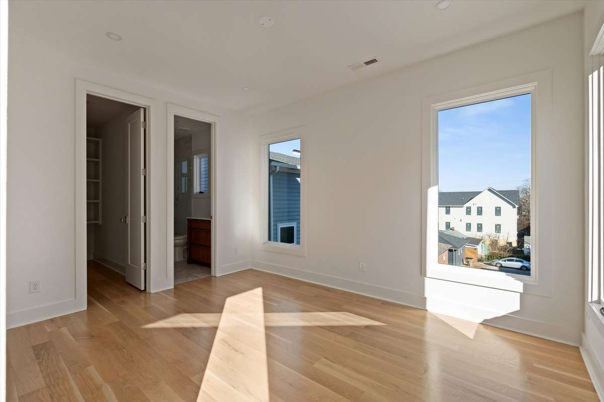 All guest rooms feature en suite bathrooms, offering exceptional convenience and privacy