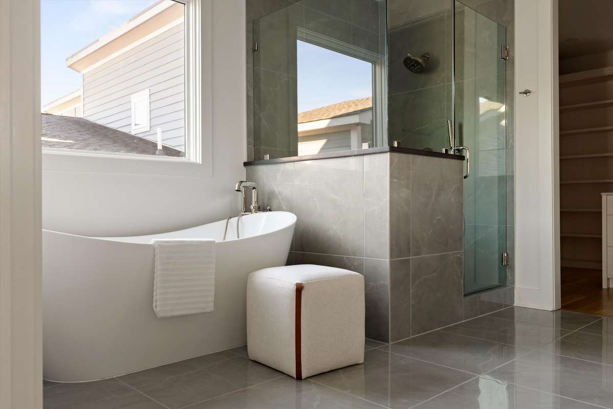 Soaking tub