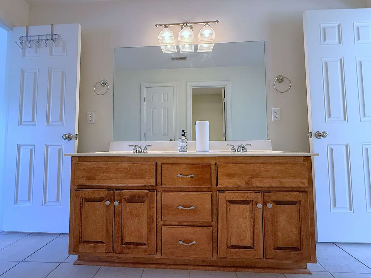 Joint Bathroom for Bedroom 4 and 5