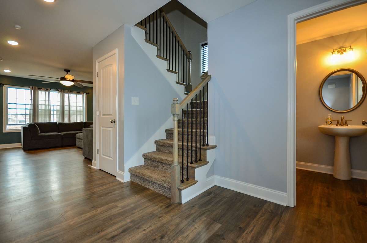 Expansive entry area