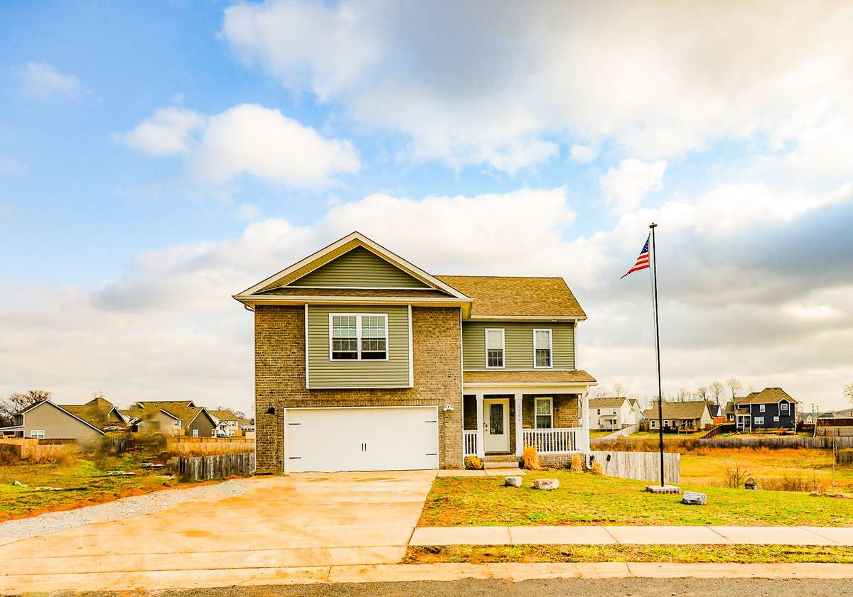 1.3 Acre Lot, NO HOA, Country Living in the City.