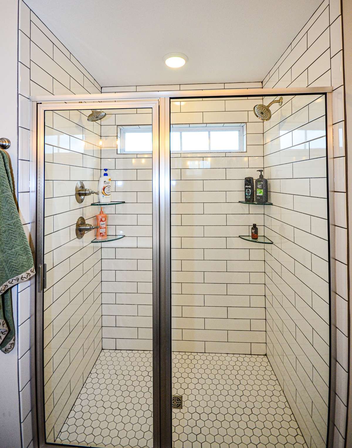 Owner's shower - Two shower heads