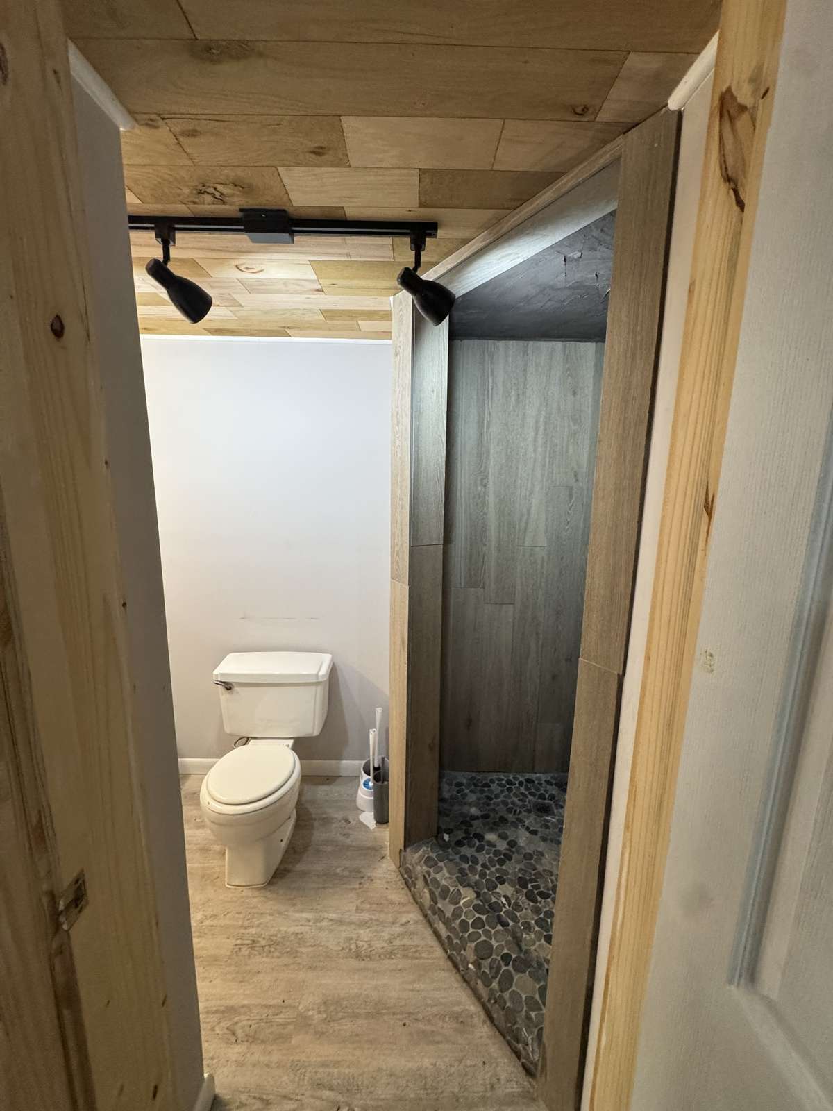 BATHROOM DOWNSTAIRS