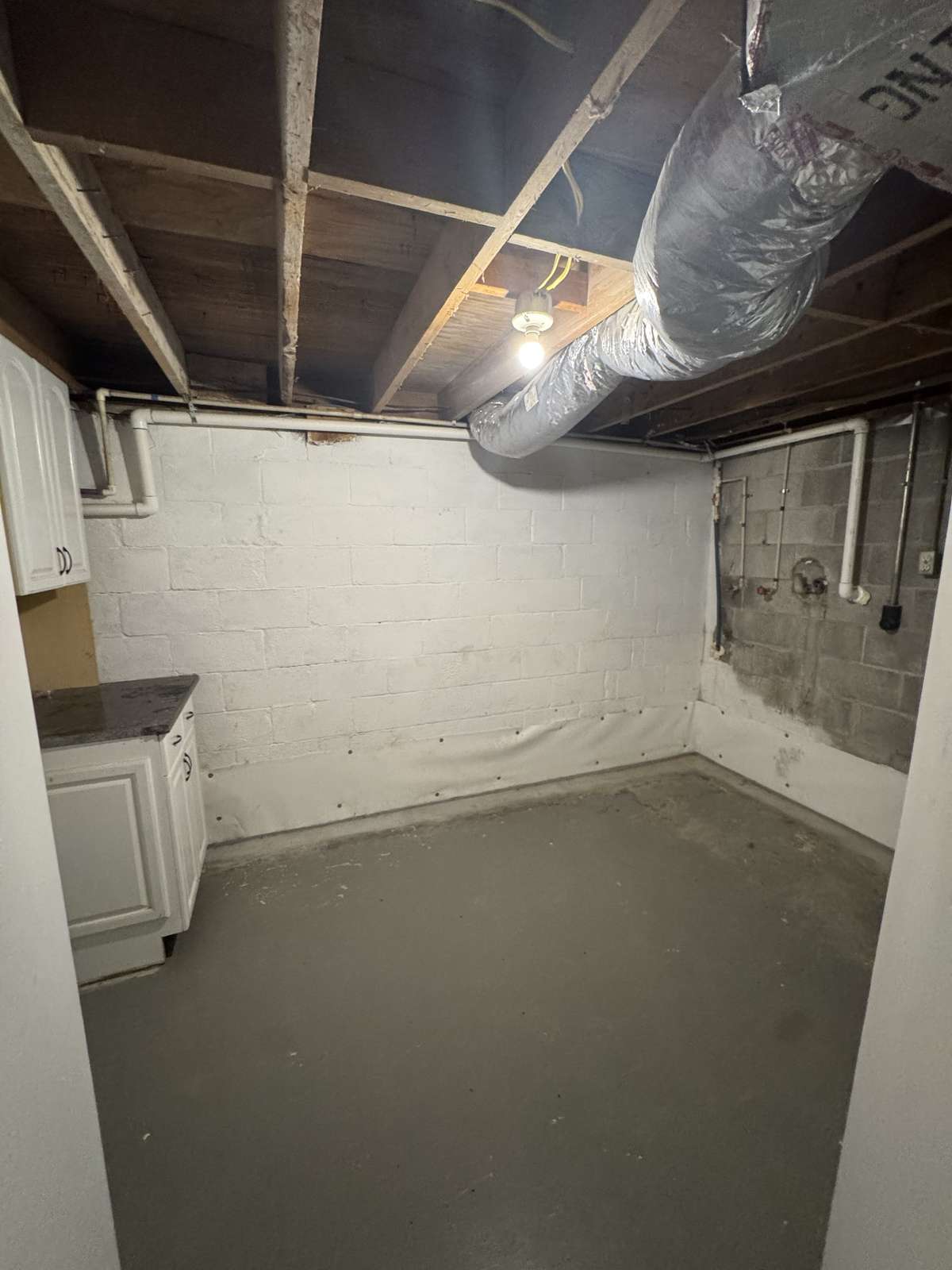 LAUNDRY ROOM DOWNSTAIRS