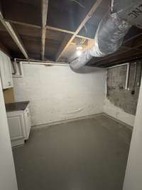 LAUNDRY ROOM DOWNSTAIRS