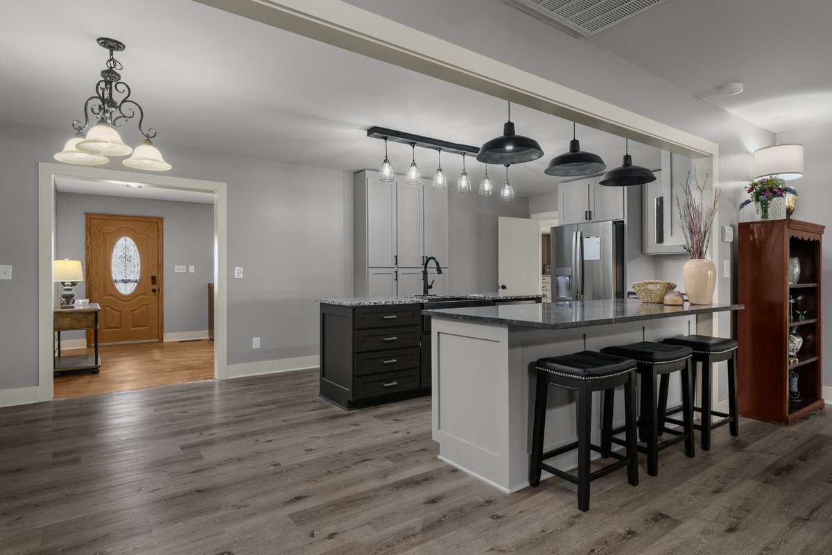 Eat-In Kitchen