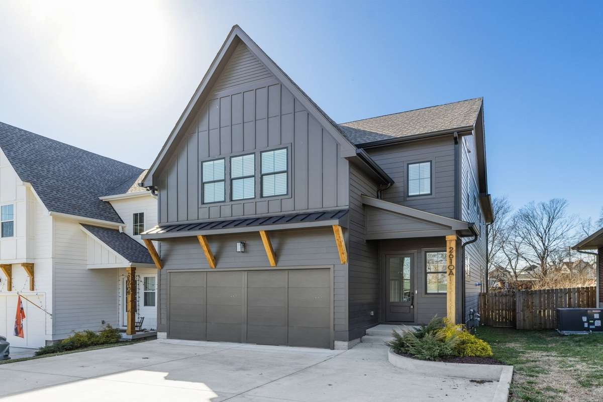 Stunning Modern Front of 2024 Construction in East Nashville!
