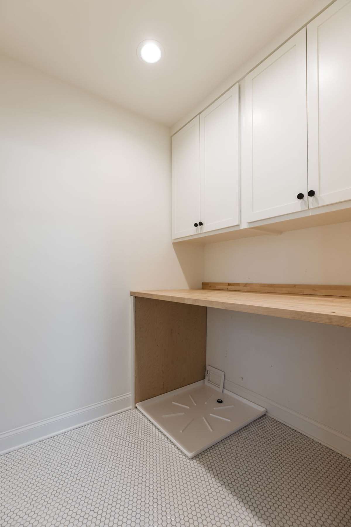 Laundry room - owner added cabinetry and shelving!