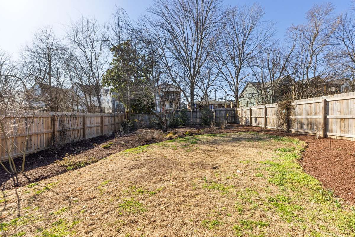 Hard to find such great fenced space in East Nashville - and so close to the park!