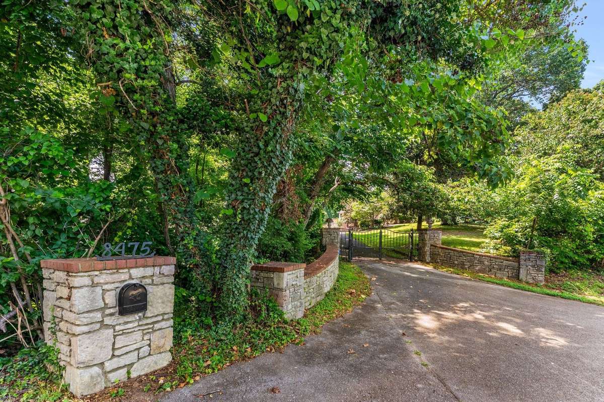 Welcome to 8475 McCrory Lane!