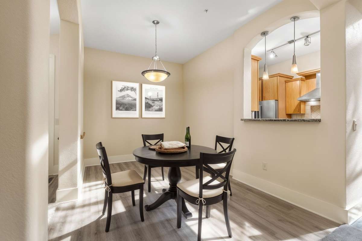 Formal dining room or eat in kitchen - you pick!