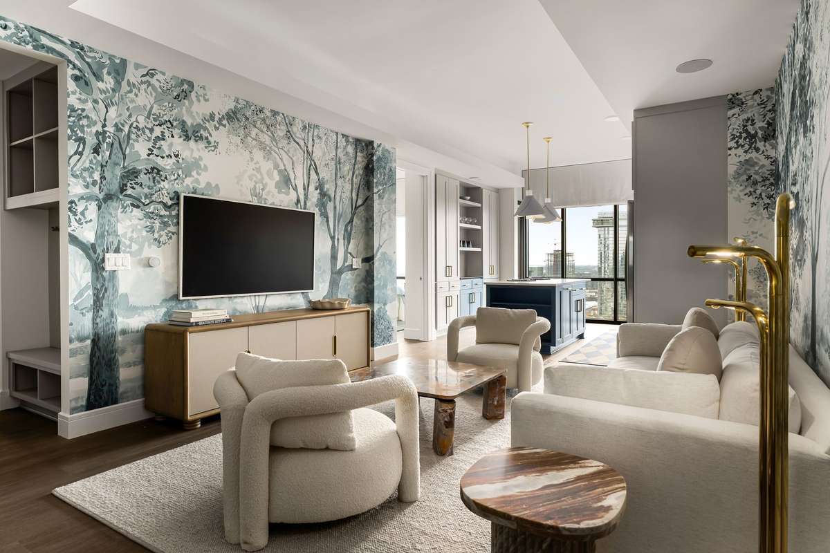 Welcome to The Emory, downtown Nashville’s newest residential landmark within Nashville Yards, a 19-acre master-planned destination where world-class dining, live music, parks, and vibrant public spaces converge.