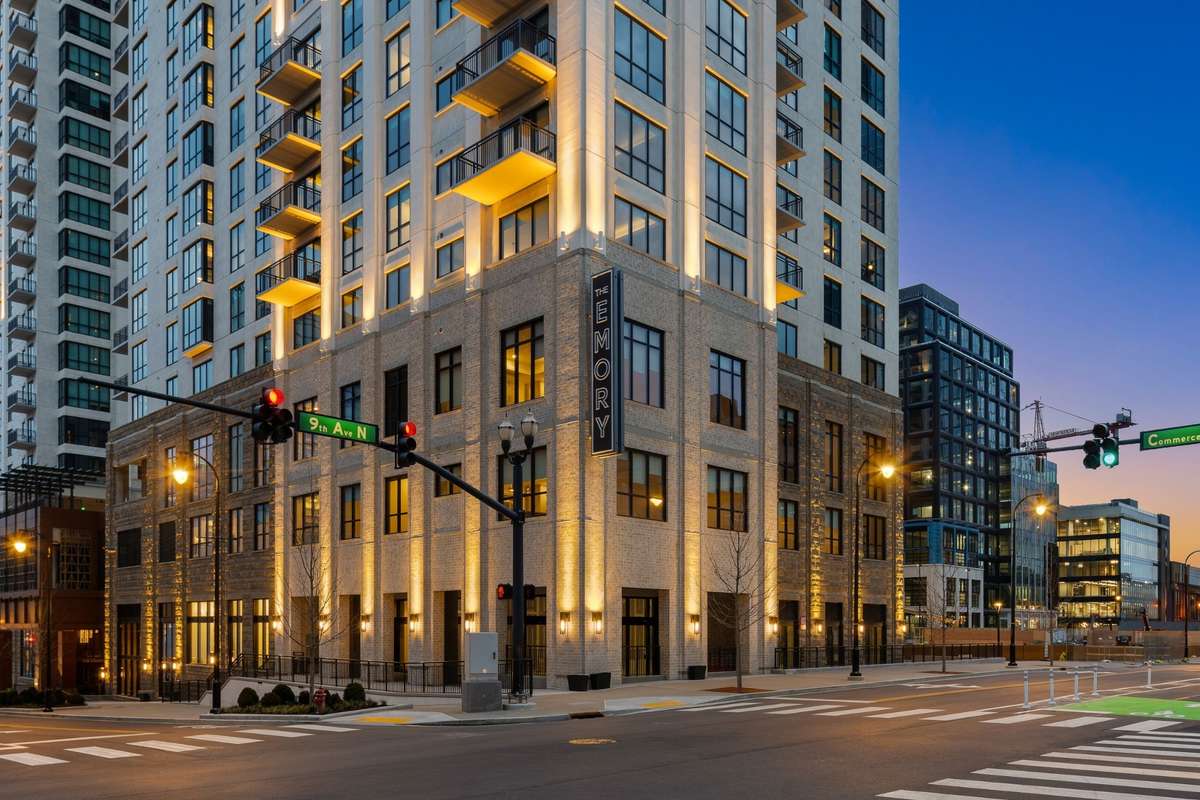 Life at The Emory extends seamlessly into Nashville Yards itself, with seven acres of green parks, live entertainment venues, chef-driven restaurants, boutique shopping, and walkable connections to all of downtown.