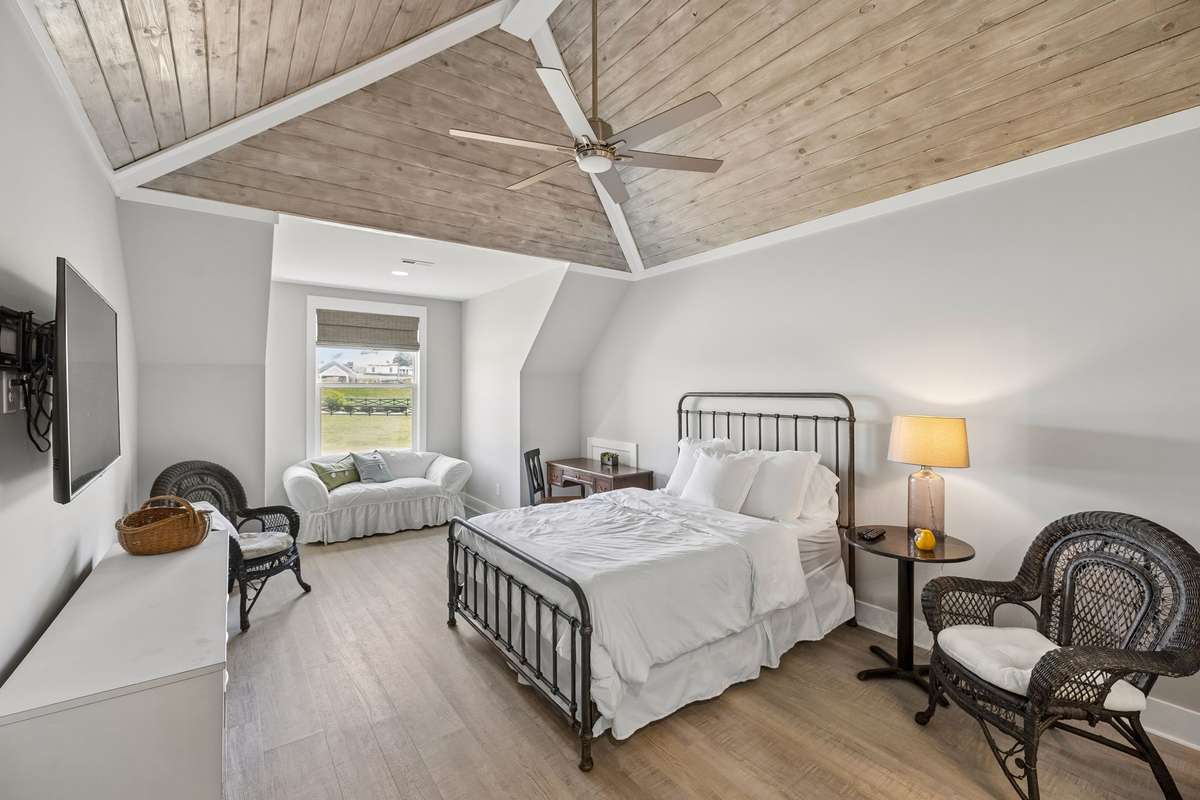 Upstairs Primary Bedroom