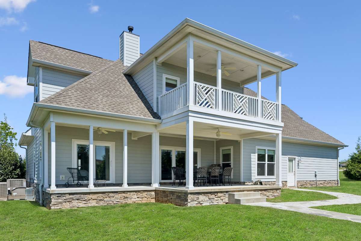 Spacious patio great for entertaining