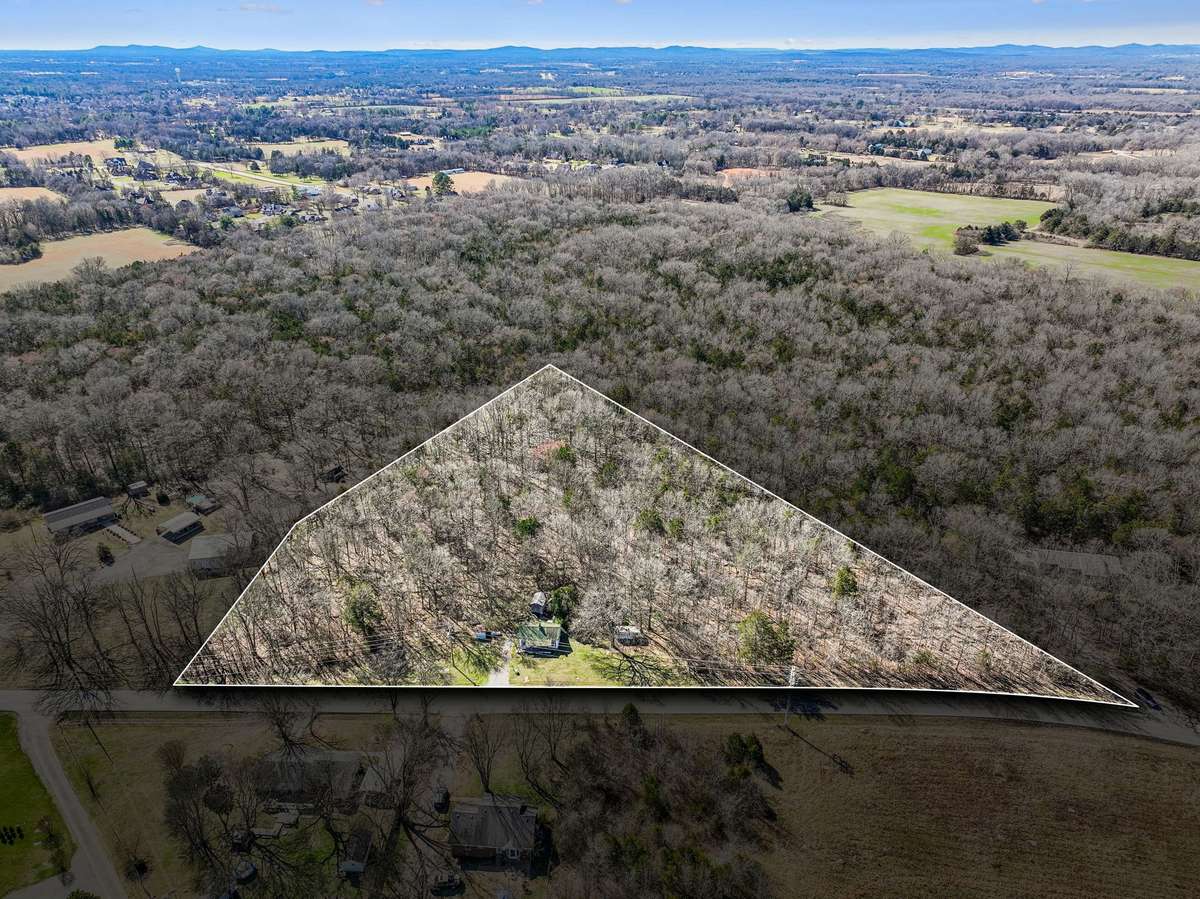 The acreage has not been soil tested for additional building sites, offering
potential for a buyer to explore future possibilities! 4025 Leanna Rd, Murfreesboro, TN 37129