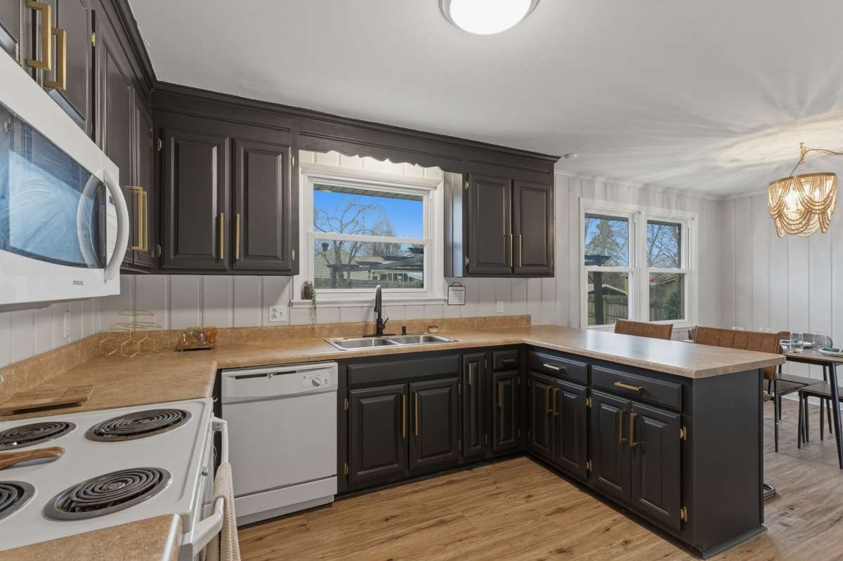 Beautiful black cabinets with brushed gold accent pulls.