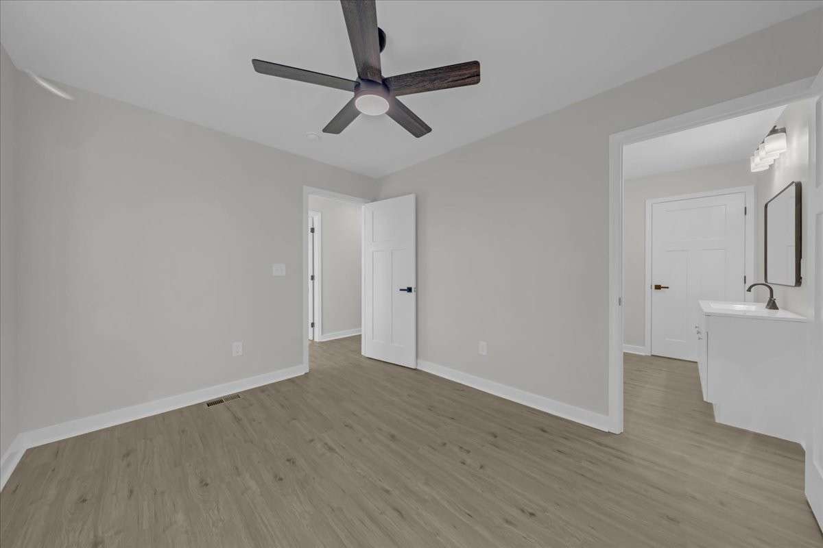 Primary Bedroom with en suite Bathroom!