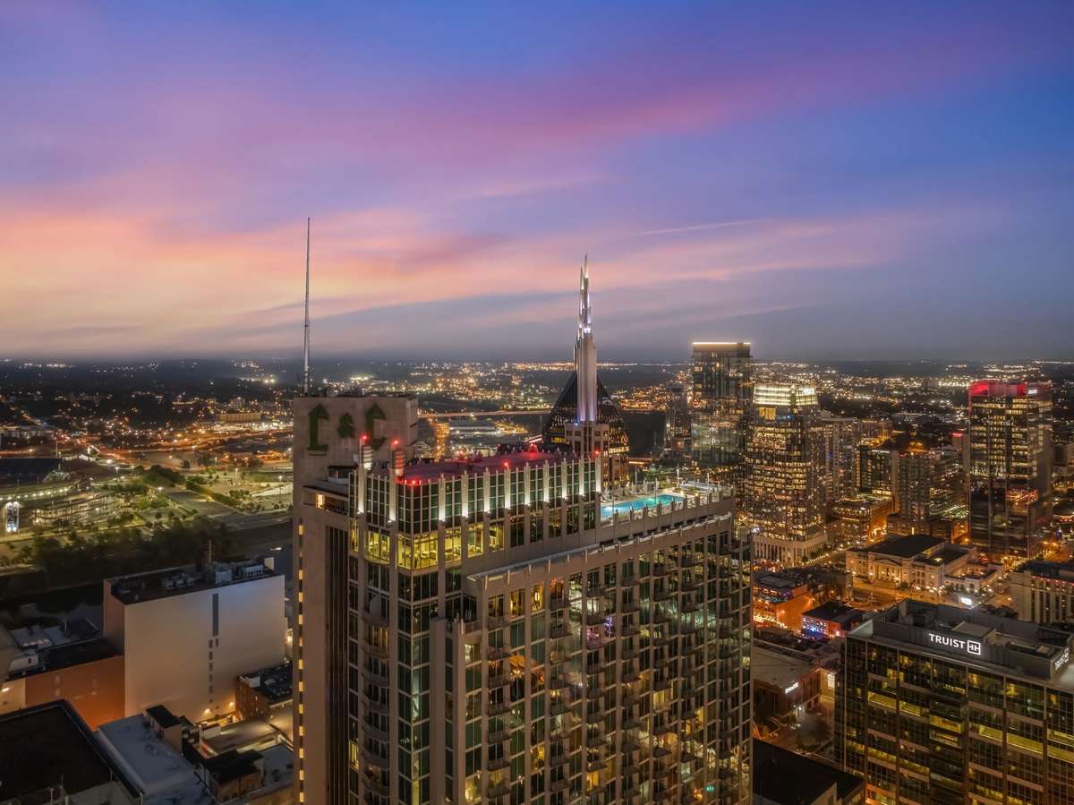 Live in the heart of Downtown Nashville