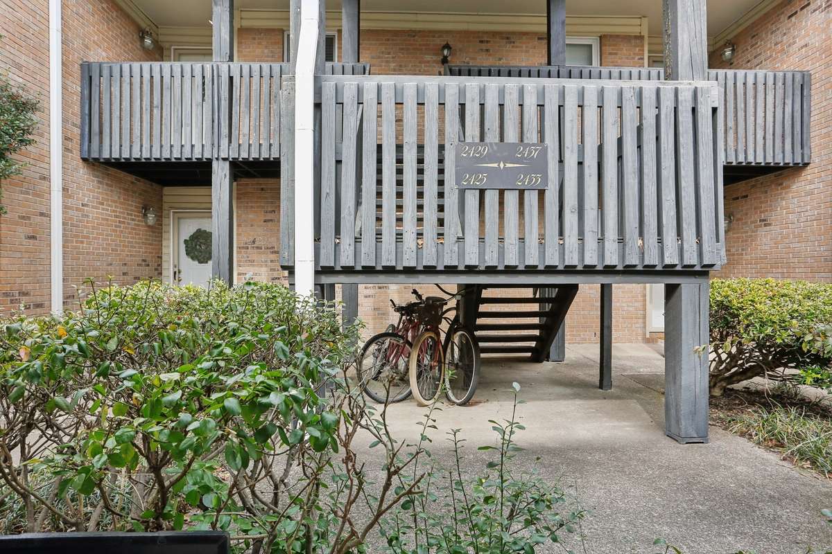 Steps up to the condo have a landing making it easier to use the stairs.