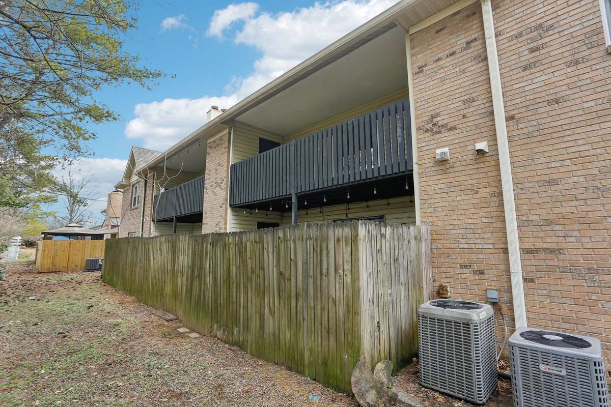 The balcony has allot of privacy because there are no neighbors living behind this building.