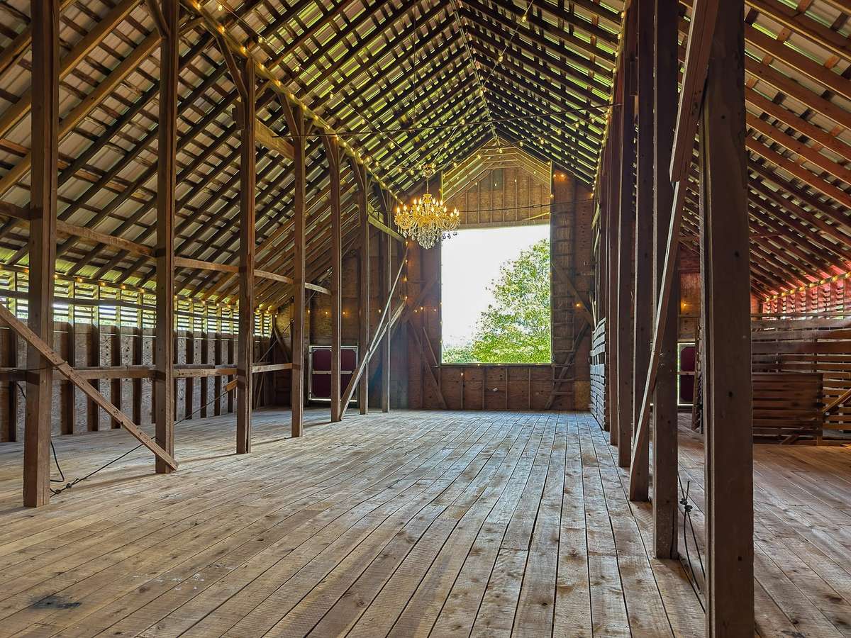 The SUMPTUOUS CHANDELIER-hung second floor of the barn - your blank canvas to let your imagination run free...singer-songwriter evenings? Special event dinners with white linen tableclothes and bistrot tables?