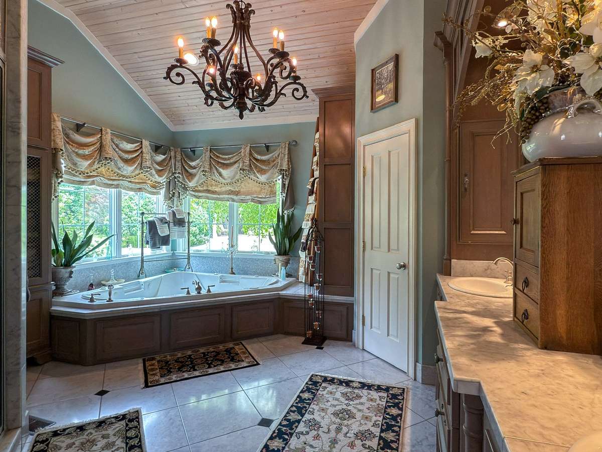 The ensuite bath of the primary suite...positively REGAL!