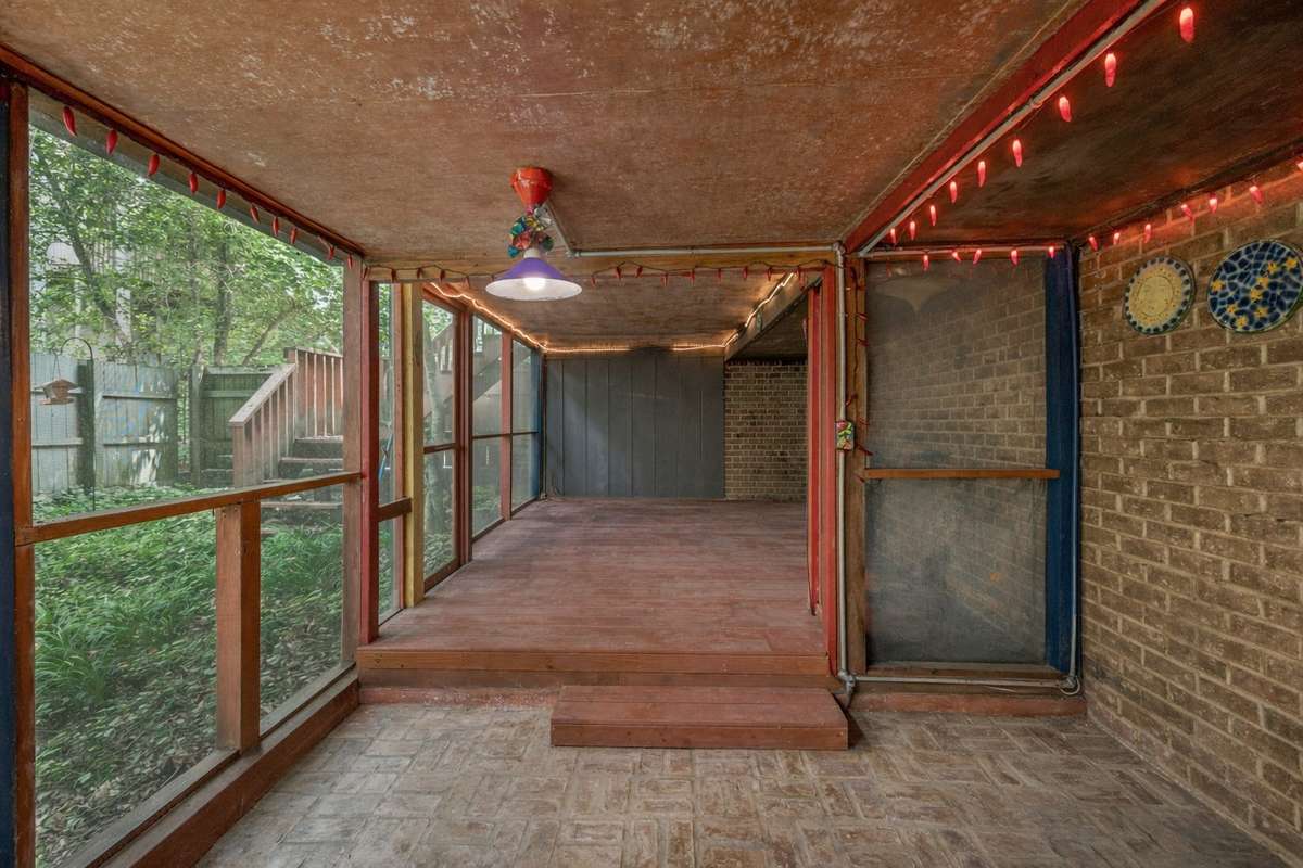 Lower Level Serene Screened-in Porch.