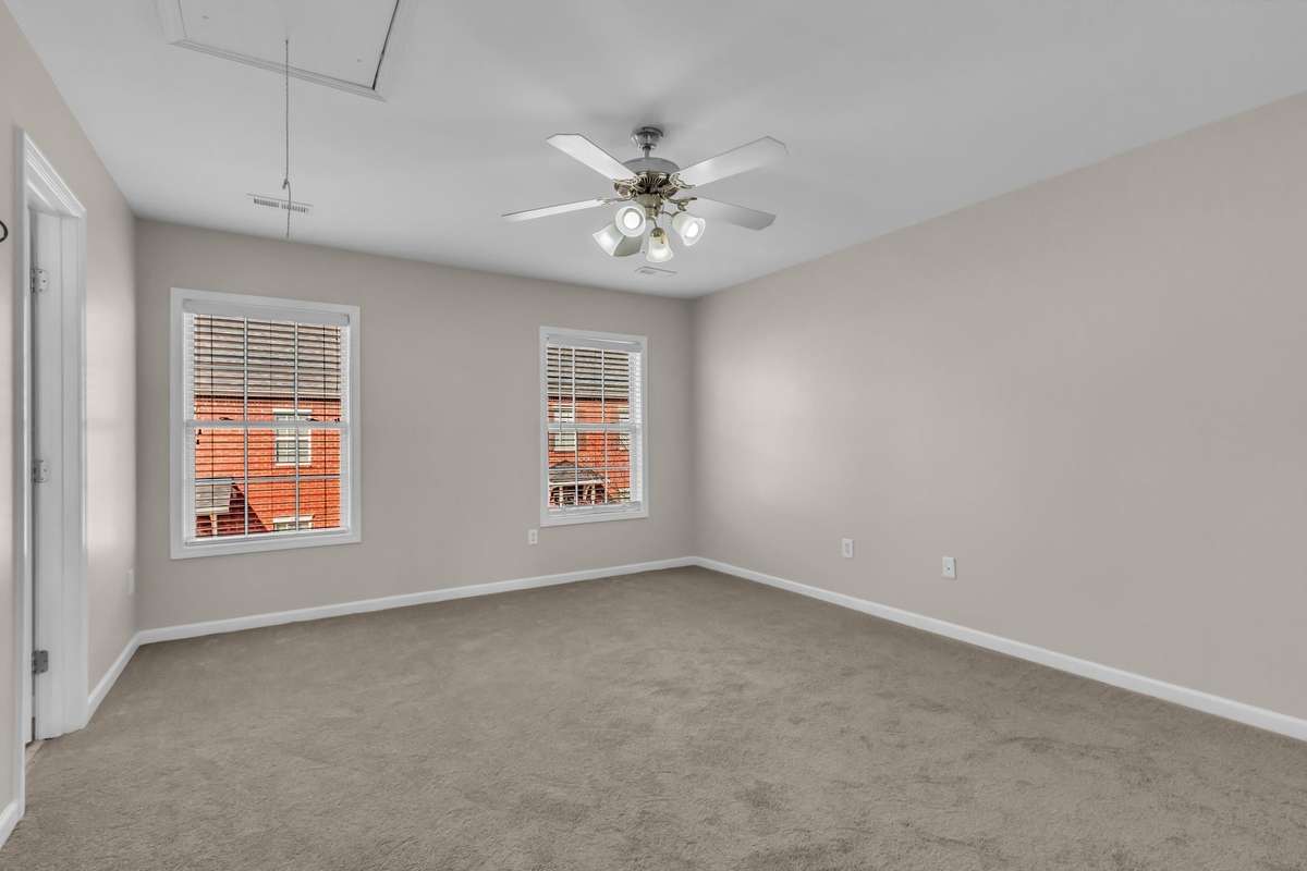 Spacious Owners Suite (15x13)