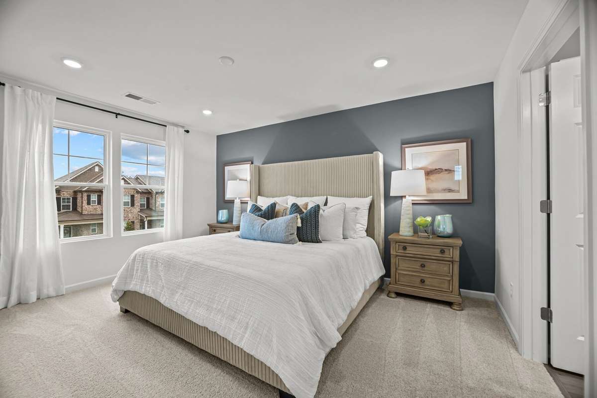 Owner's suite (king sized bed pictured)